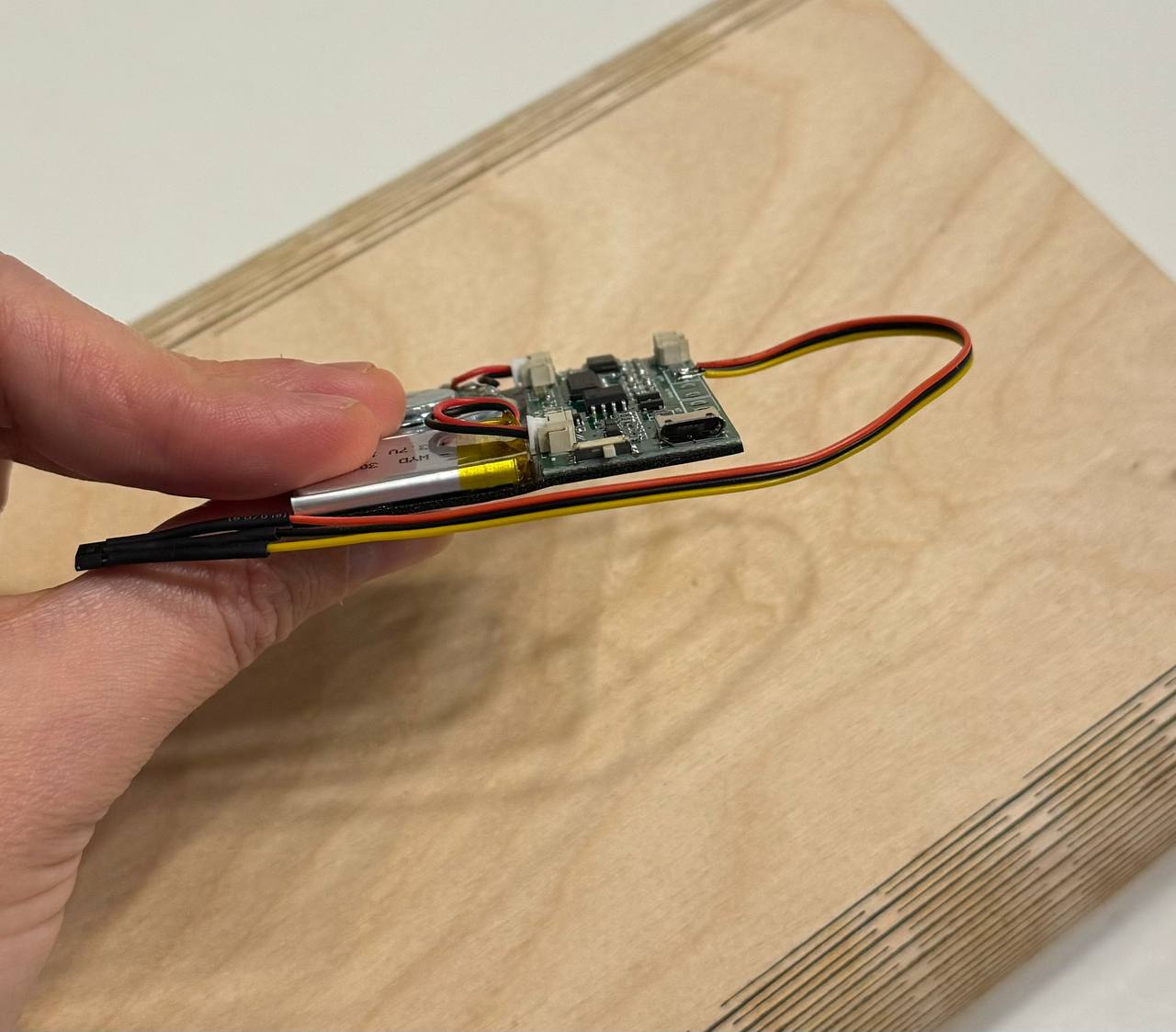 Re-recordable sound module with a magnetic sensor for gifts